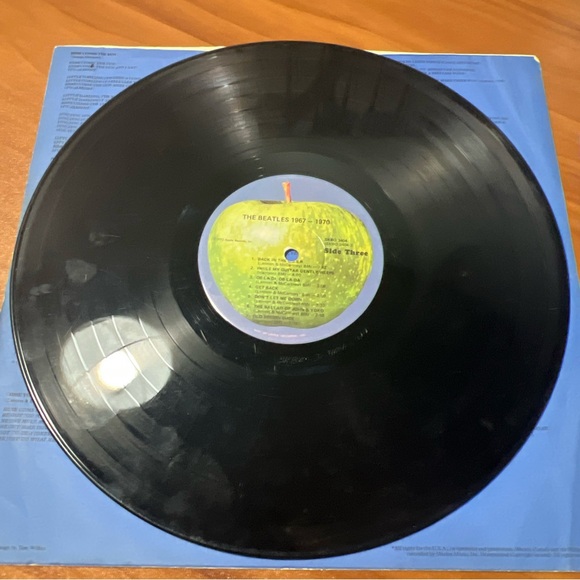 The Beatles 1967-1970 Blue Vinyl 2 Record Set Apple Label Original Album Vintage - Picture 8 of 9
